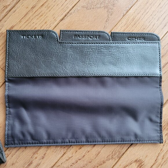 Danier Black Leather Clutch - Picture 4 of 14